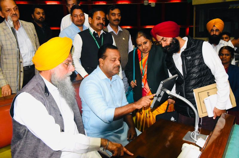 Karnataka Vidhan Sabha Speaker Leads Delegation in Meeting with Speaker Kultar Singh Sandhwan