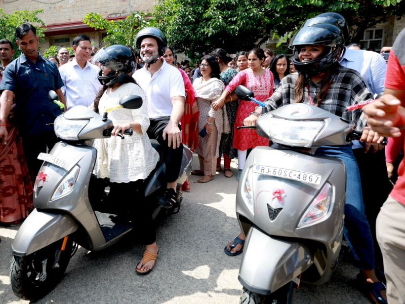  Rahul Gandhi Advocates Female Empowerment in Jaipur, Rides Scooty with Girl Students
