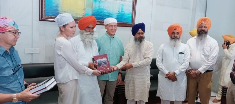 Former President of Mongolia Nambaryn Enkhbayar Pays Obeisance at Golden Temple 