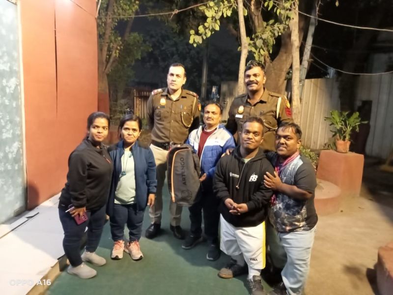 In Pics: Delhi Police Recovers Lost Bag of Para-Badminton Player, Eliciting Gratitude from Athletes
