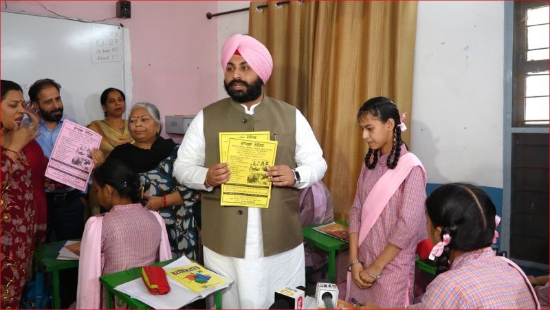 Education Minister Harjot Singh Bains Reaches Mohali Government School, Sohana
