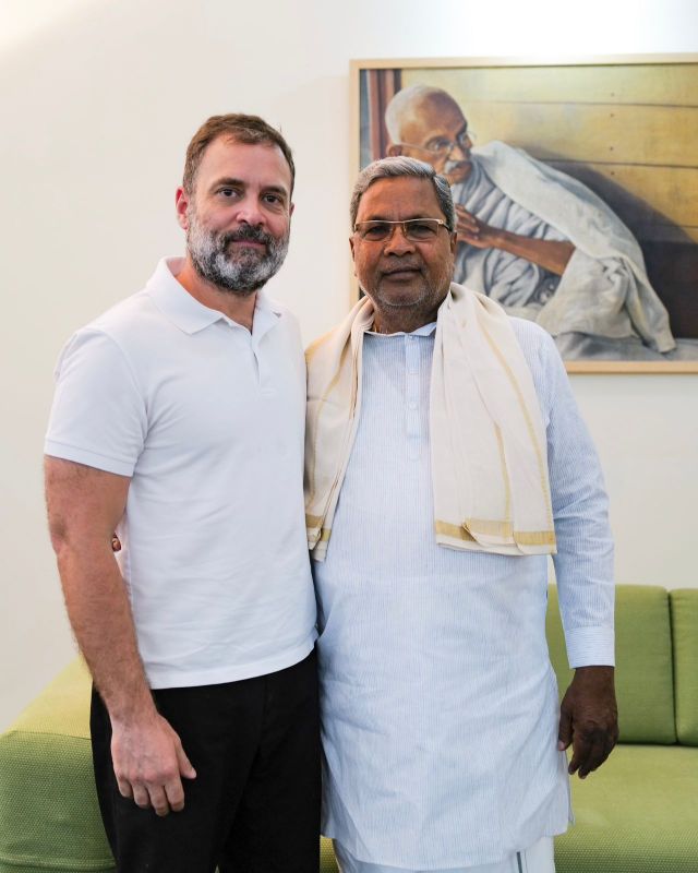 DK Shivakumar & Siddaramaiah Meets Rahul Gandhi after Landslide Victory in Karnataka
