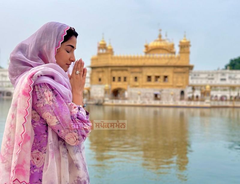 Punjabi Actor Amiek Virk & Srishti Jain Pays Obeisance at Golden Temple ahead of their Upcoming Movie 'JUNIOR' Release 
