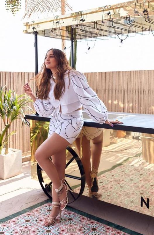 Fashion Buzz: Sonakshi Sinha's Style will left you Mesmerizing