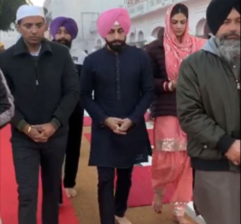 Gurdas Maan's son and daughter-in-law bowed in Sri Harimandir
