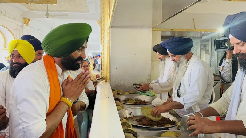 Punjab Minister Laljit Bhullar Pays Obeisance at Golden Temple in Amritsar after getting the Panchayat Department
