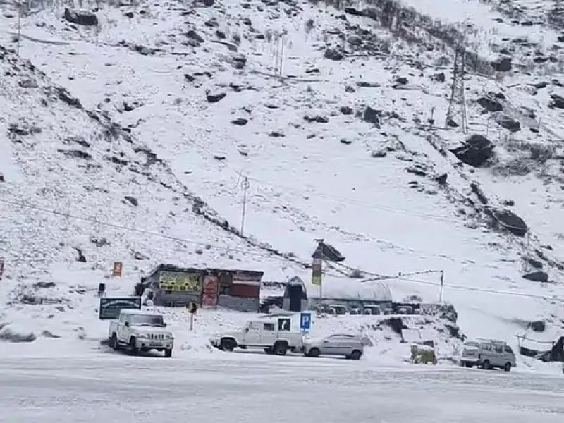 Aesthetic: Snow Glitters on Himachal Pradesh Mountains, See Pics 
