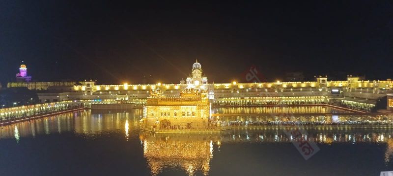 Deepmala & Fireworks Illuminate Sri Harmandir Sahib on Prakash Purab of Sri Guru Har Krishan Sahib Ji
