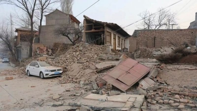 Tragedy Strikes as Earthquake Claims 111 Lives and Leaves Over 400 Injured in China