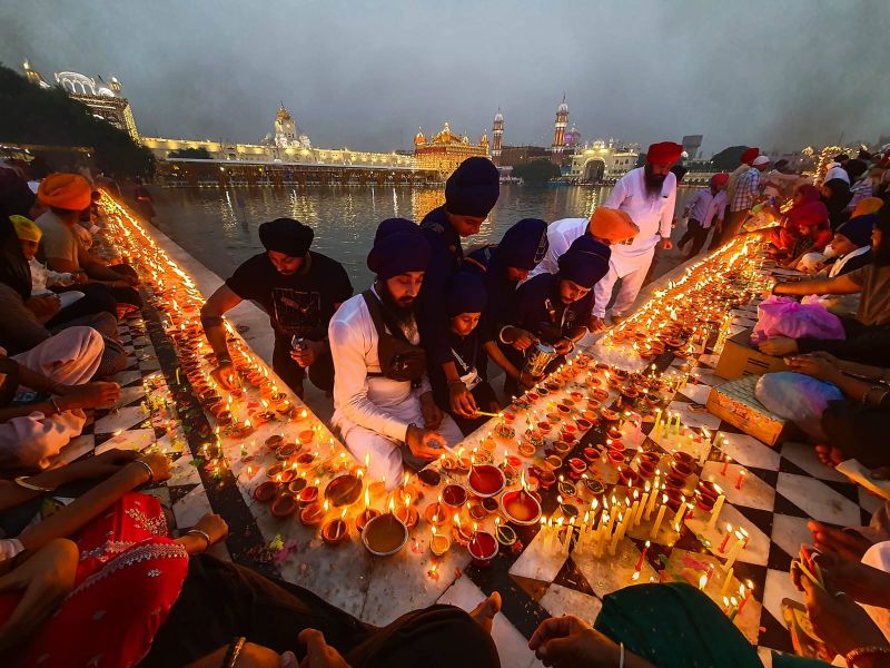 Deepamala & Fireworks Illuminate the Golden Temple on Sri Guru Ramdas Ji's Birth Anniversary
