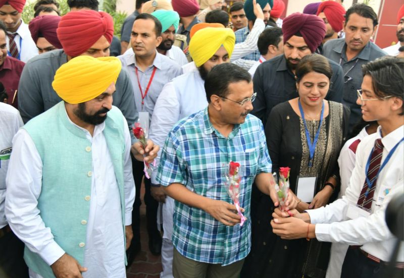 Punjab Chief Minister Bhagwant Mann and AAP's National Convenor, Delhi CM Arvind Kejriwal inaugurated Punjab's first School of Eminence at Chheharta in Amritsar District. Education Minister Harjot Singh Bains was also present on the occasion.

