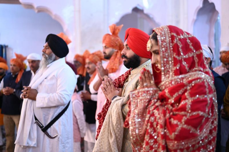 Here are the Wedding pics of Cabinet Minister Harjot Bains & IPS Jyoti Yadav 
