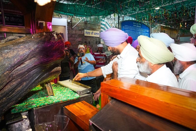 Punjab Congress Chief Amarinder Singh Raja Warring Pays Obeisance at Gurudwara Tilla Baba Farid Ji, Faridkot on the occasion of Baba Farid Ji Aagman Purab 2023
