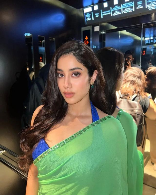 Trailer Launch of Bawaal: Janhvi Kapoor stuns in a mesmerizing Blue & Green Saree
