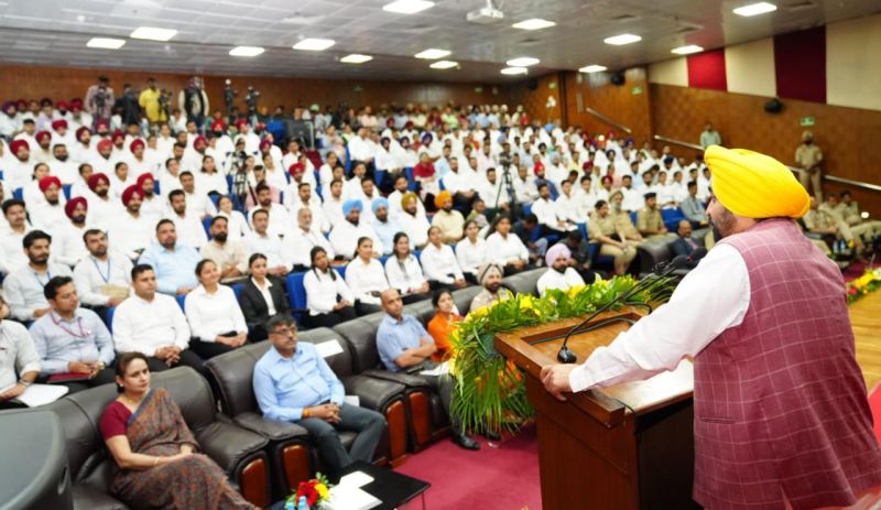 Empowering Youth: Chief Minister Bhagwant Mann Presents Appointment Letters to 304 New Hires Across Various Departments
