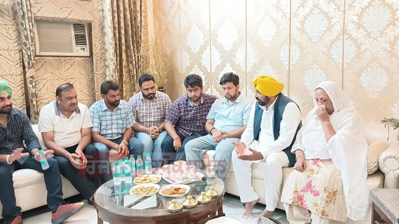 CM Bhagwant Mann Pays Condolences to Family of Late Punjabi Singer Surinder Shinda