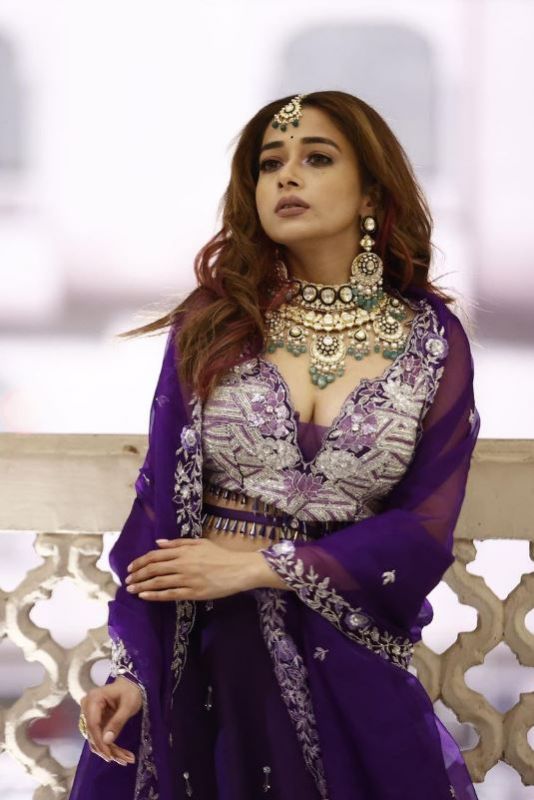 TV Star Tina Dutta Looks Amazing in Indian Outfit
