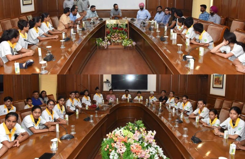 34 players returned to Punjab after receiving one month training from Jwala Gutta Badminton Academy in Hyderabad. The Players shared their camp experiences with the Sports Minister Gurmeet Singh Meet Hayer.
