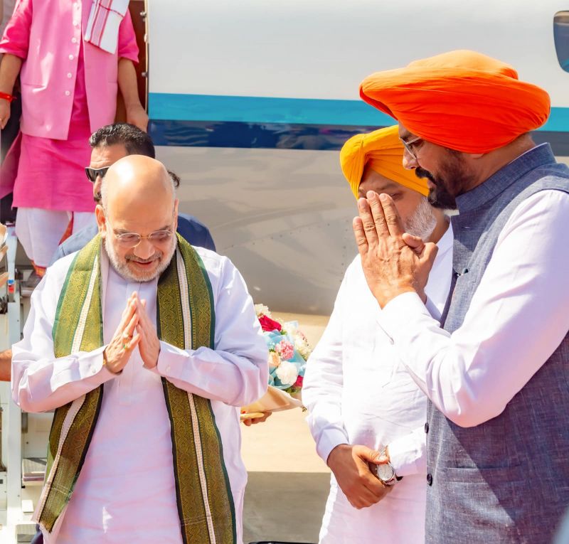 HM Amit Shah Received Warm Welcome by Minister Harpal Cheema & Kuldeep Dhaliwal in Amritsar