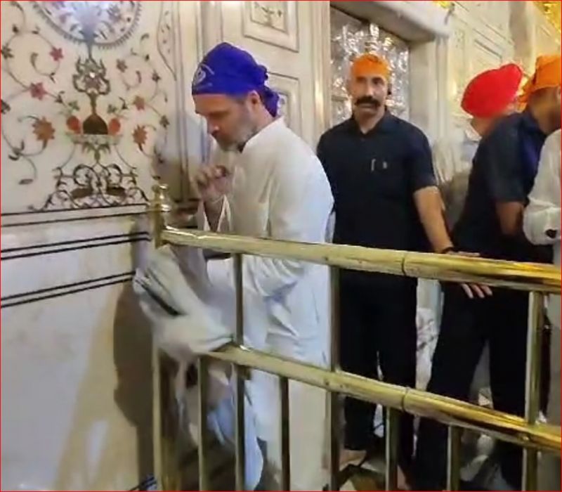 Congress Leader Rahul Gandhi Performs Sewa at Sri Harmandir Sahib