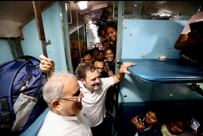 Rahul Gandhi Interacts with Train Passengers from Bilaspur to Raipur in Chhattisgarh