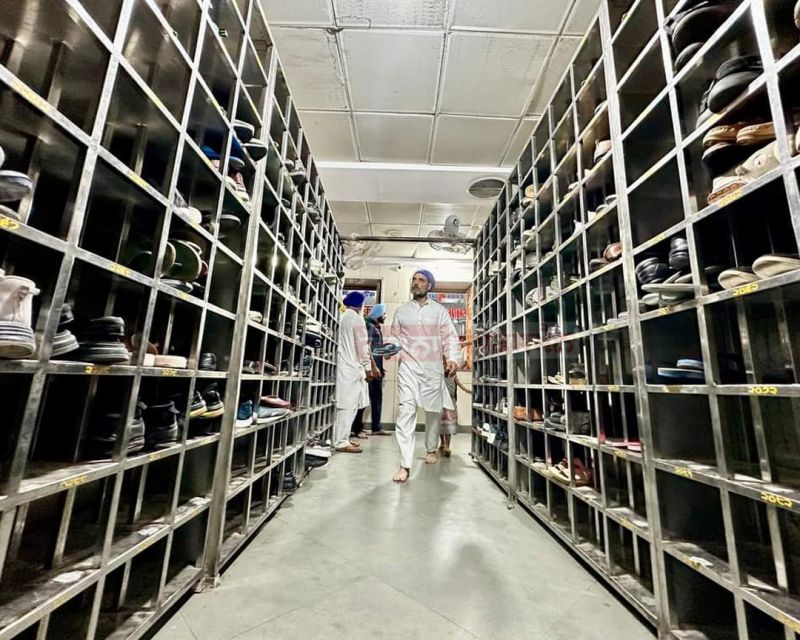 Rahul Gandhi Indulges in Shoe Service (Jora Ghar Sewa) at Golden Temple