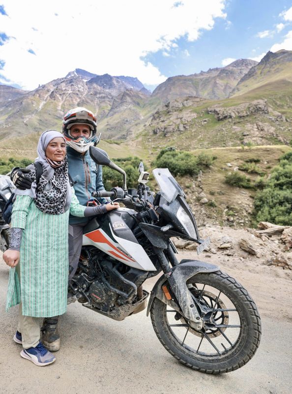 Congress leader Rahul Gandhi Interacts with School Children & Common People during his Ladakh Visit
