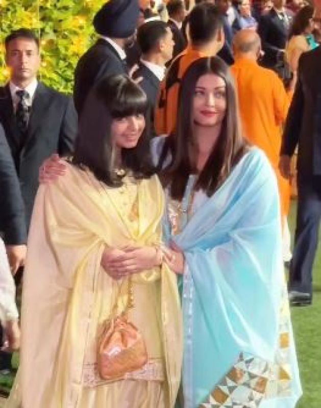 Bollywood Stars Grace the Grand Ganesh Chaturthi Celebration at Ambanis' Antilia