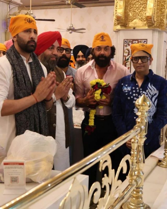 Ranbir Kapoor & Bobby Deol Pay Obeisance at Gurdwara Bangla Sahib in Delhi after Animal Trailer launch