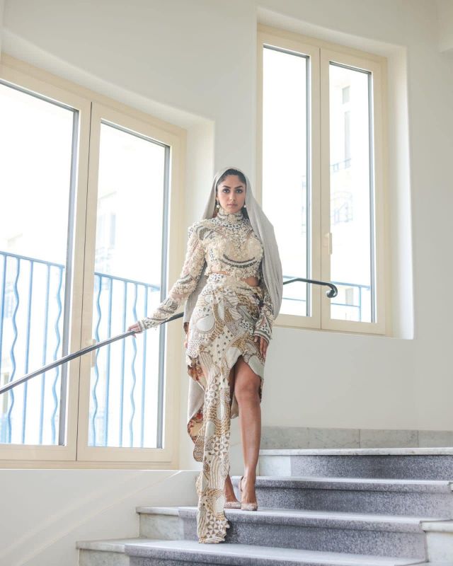  Mrunal Thakur's Magnificent Look at Cannes 2023 