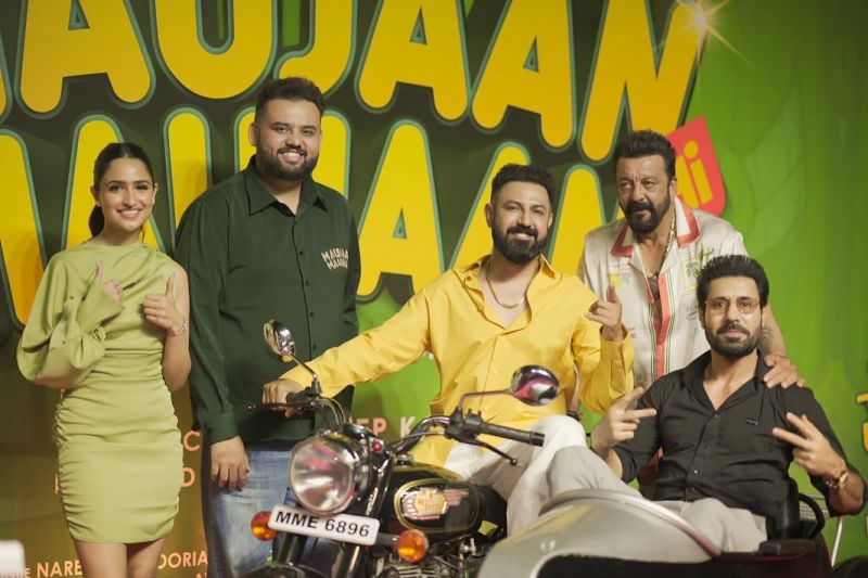 Punjabi Singer Gurdas Maan, B-Town Stars Sanjay Dutt & Sonu Sood Join 'Moujaan Hi Moujaan' Film Team in Mumbai