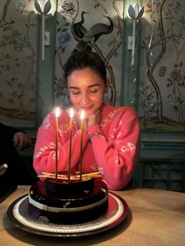 Here are Alia Bhatt's 30th birthday party pics 
