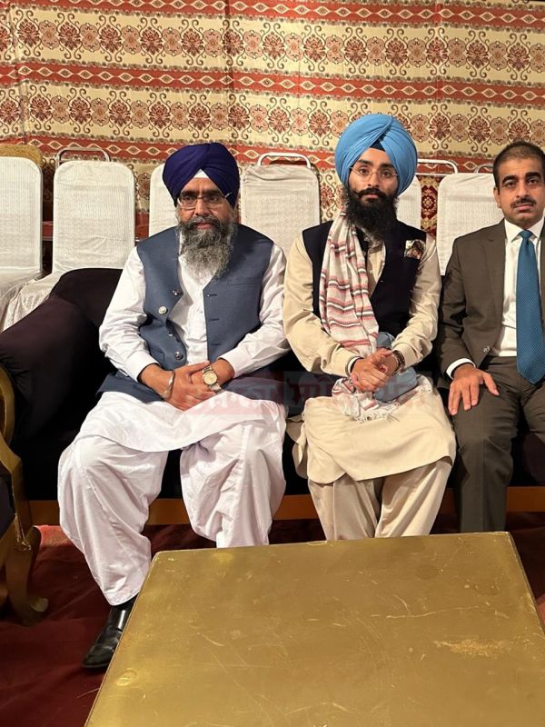 Gurpurab 2023 Celebrations: 3,000 Sikh Pilgrims Reached Pakistan via Wagah Border. Received Warm Welcome, Picture credit goes to Babar Jalandhari. 
