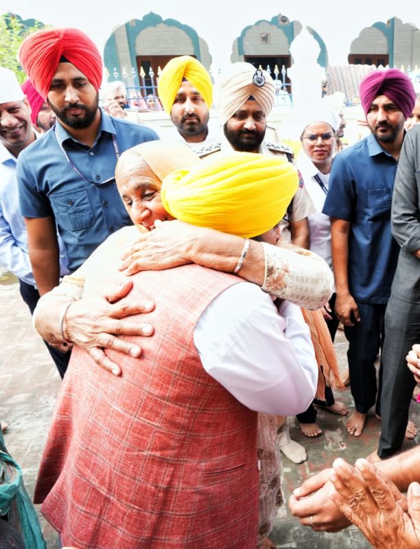 CM Bhagwant Mann Pays Obeisance at Gurdwara in Village Satoj on the occasion of his Birthday