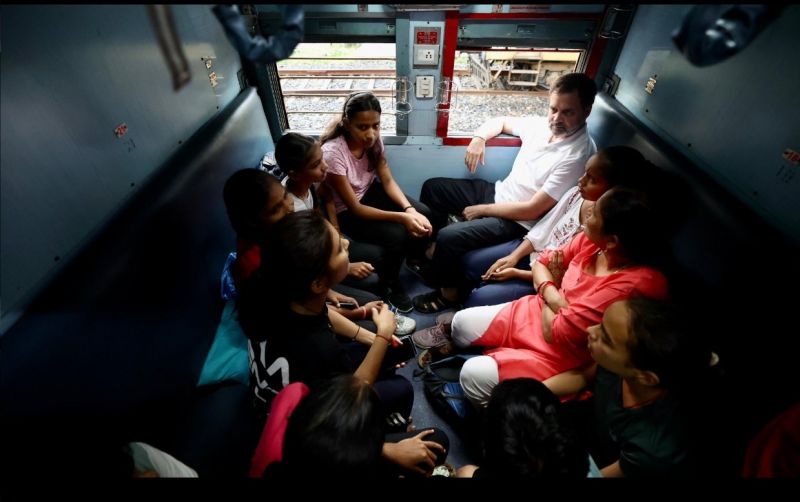 Rahul Gandhi Interacts with Train Passengers from Bilaspur to Raipur in Chhattisgarh