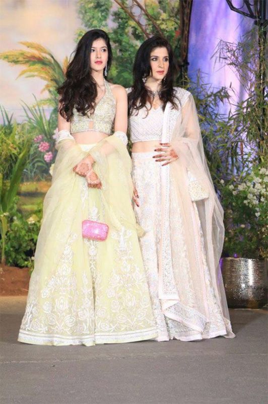 Sonamkapoor and anandahuja at wedding reception