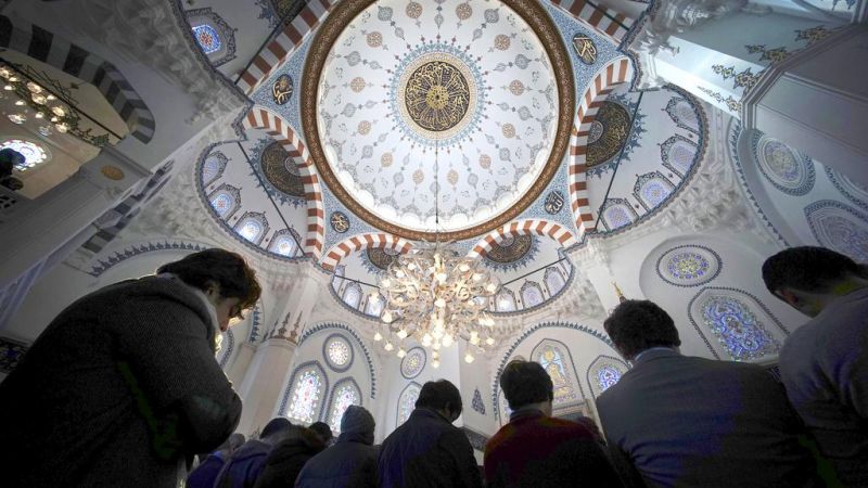 Mobile mosque to help Muslims pray at Tokyo Olympics