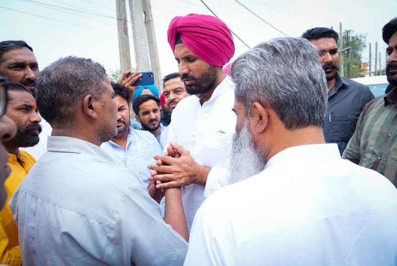 PPCC Chief Amarinder Singh Raja Warring met Gas Leak Victims in Ludhiana. He Assured them of every possible assistance. 
