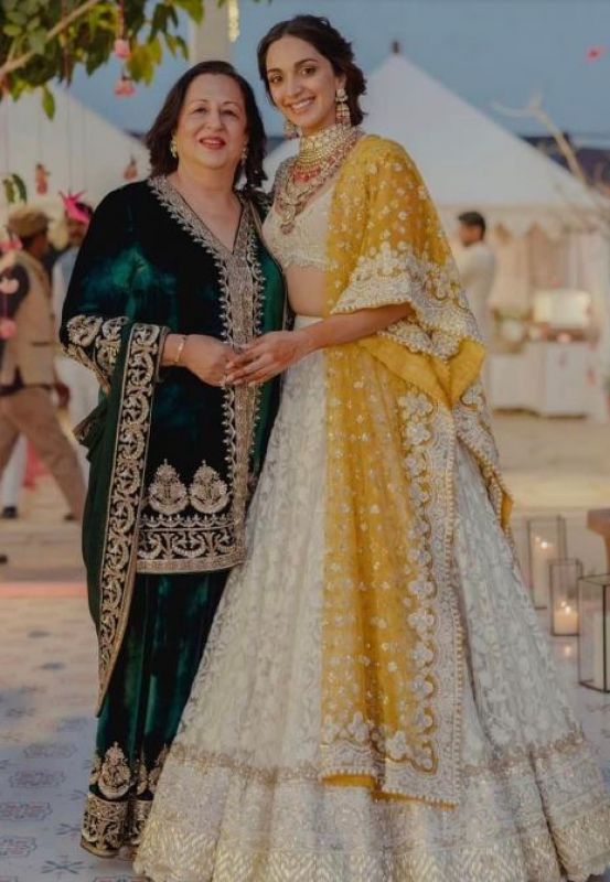 Kiara Advani Shares pics from her wedding on Mother's Day
