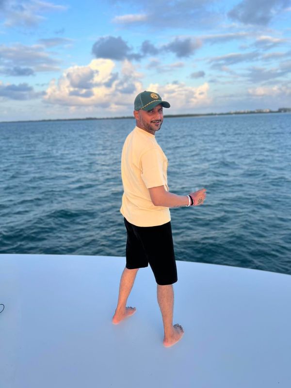 Former Cricketer & MP Harbhajan Singh Enjoys Leisure Time in Miami, Shares Pics on Social Media