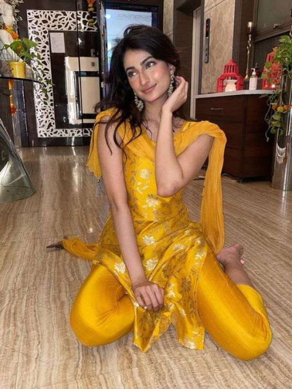  Palak Tiwari Uncovers classy look in Indian Attire 

