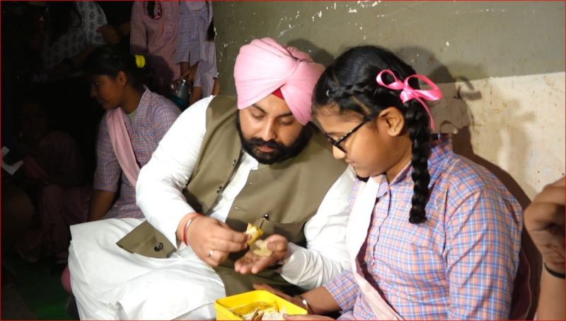 Harjot Singh Bains Sits on floor and eats Midday Meal with Children 
