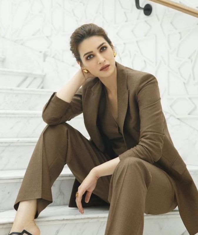 Kriti Sanon Looks Classy in the Formal Look