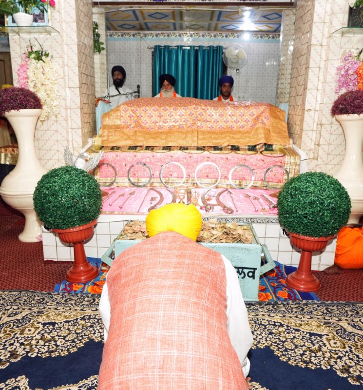 CM Bhagwant Mann Pays Obeisance at Gurdwara in Village Satoj on the occasion of his Birthday