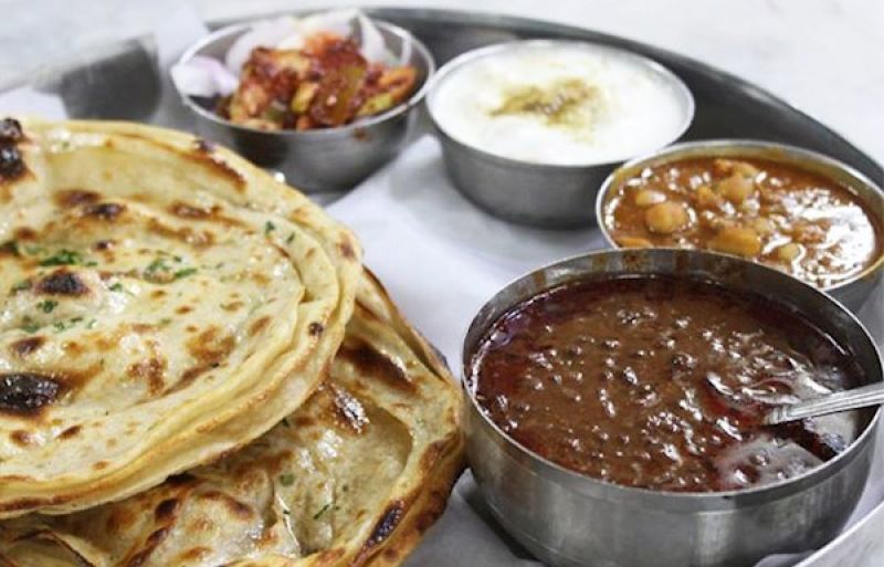 Dal Makhni & Lachcha Paranthas