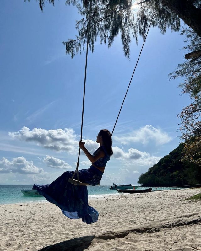 Vacation: Shehnaaz Kaur Gill's Beach Moments are So Delightful!
