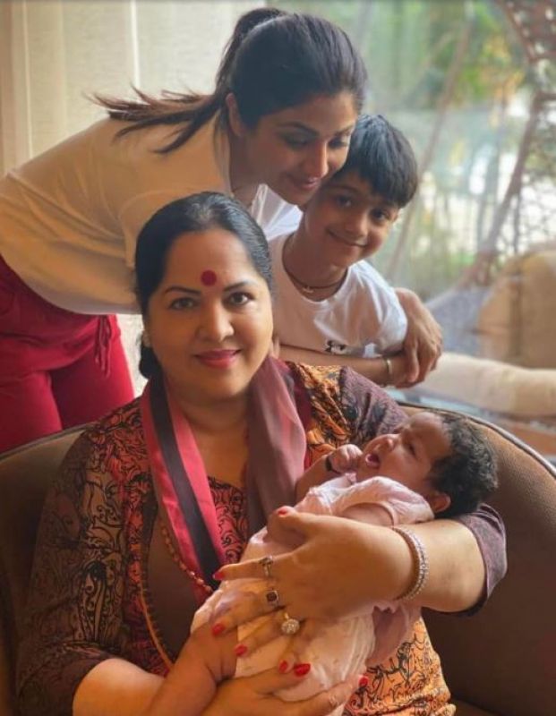 Shilpa Shetty with her Mother and kids
