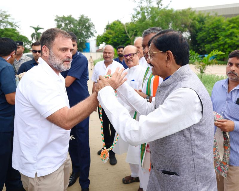 Leader of the Opposition, Shri Rahul Gandhi, receives a warm welcome at Patna Airport in Bihar.