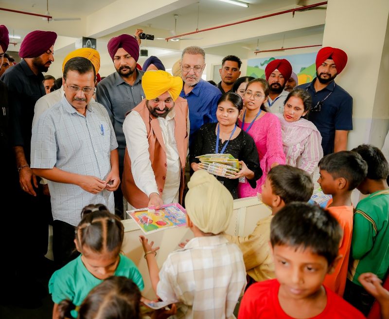 CM Bhagwant Mann & Delhi CM Arvind Kejriwal Interacted with Patients in Patiala Hospital, See Pics