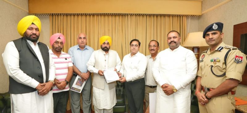 Punjab CM Bhagwant Mann released the poster of 40th Indian Oil Surjit Hockey Tournament. The tournament will commence on October 25. Cabinet Minister Balkar Singh and Member of Parliament Sushil Rinku were also present on this occasion. 
